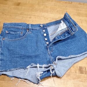Levis Button Fly High Rise Blue Denim Cutoff Shorts Womens Size 31 Lg Inseam 1.5